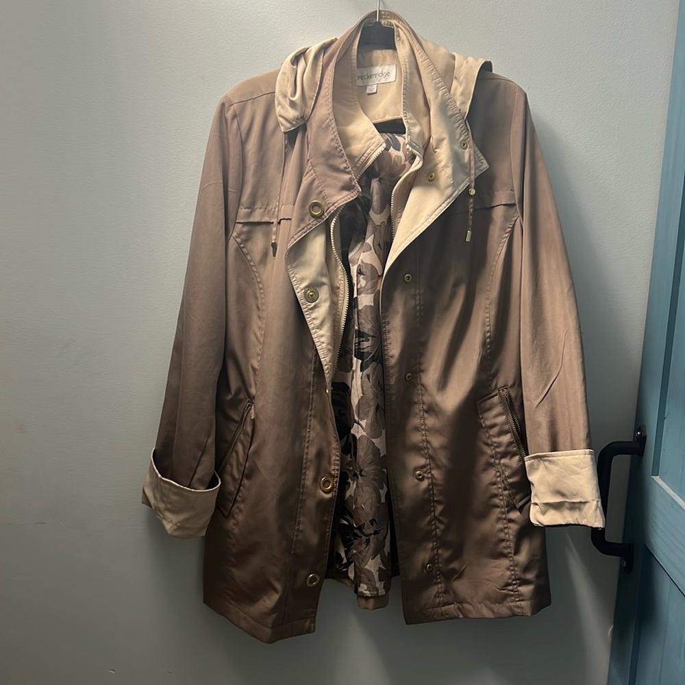 Women’s L Breckenridge beige and cream rain jacket with gold zippers